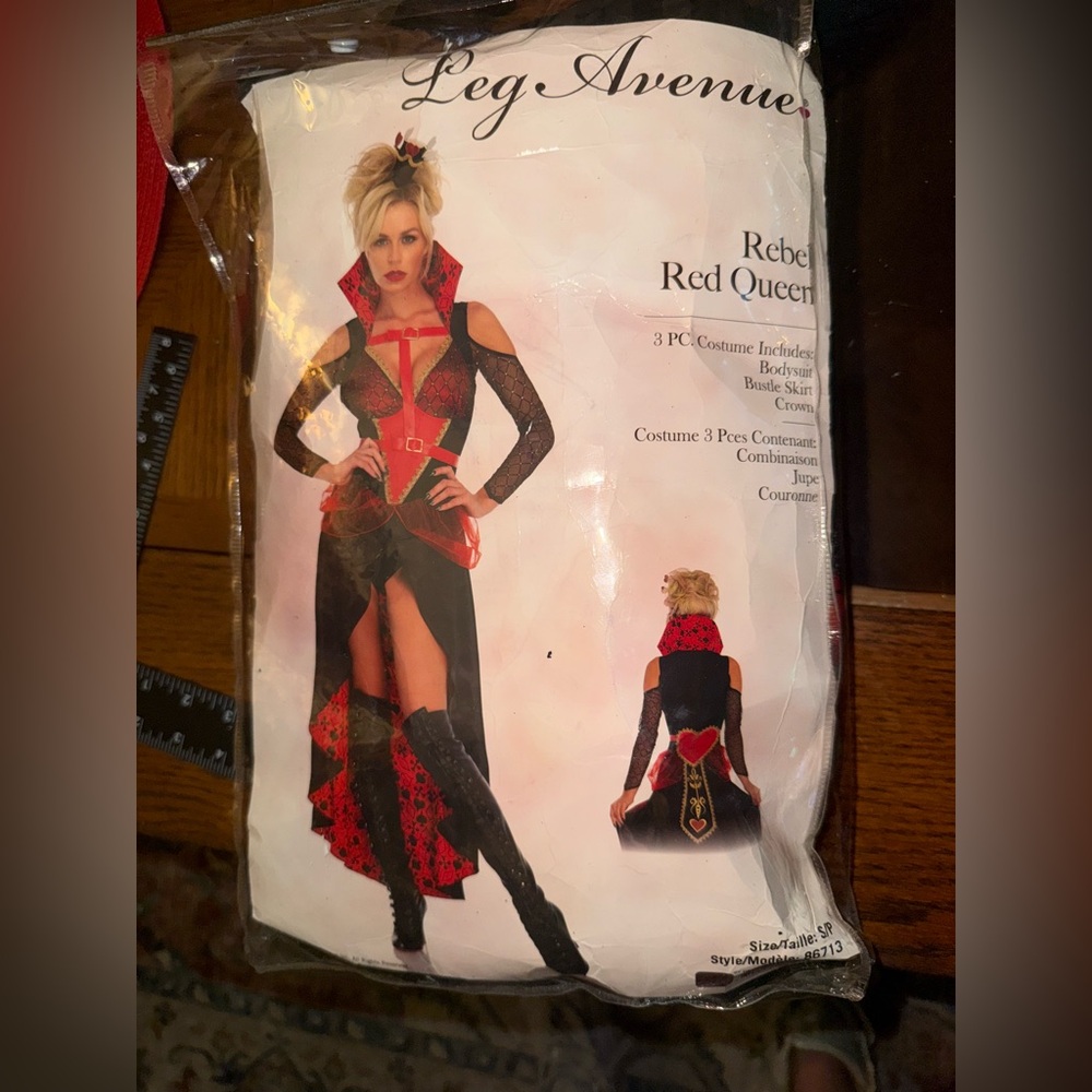 Red queen adult costume small